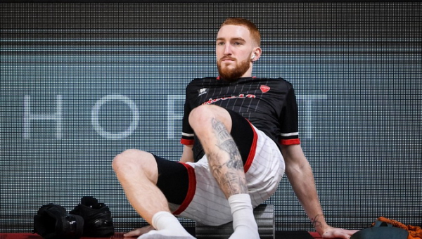 „Emporio Armani“ gynėjas patyrė lūžį